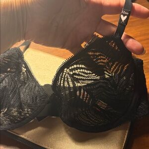 New Victoria's Secret 32DD black Very Sexy Unlined Zebra Lace Balconette Bra